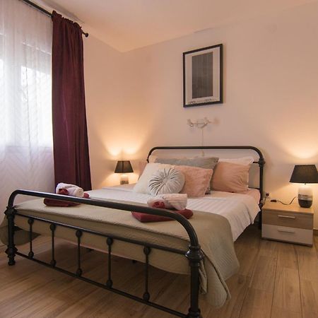 Apartments Flowers คิร์ก ภายนอก รูปภาพ