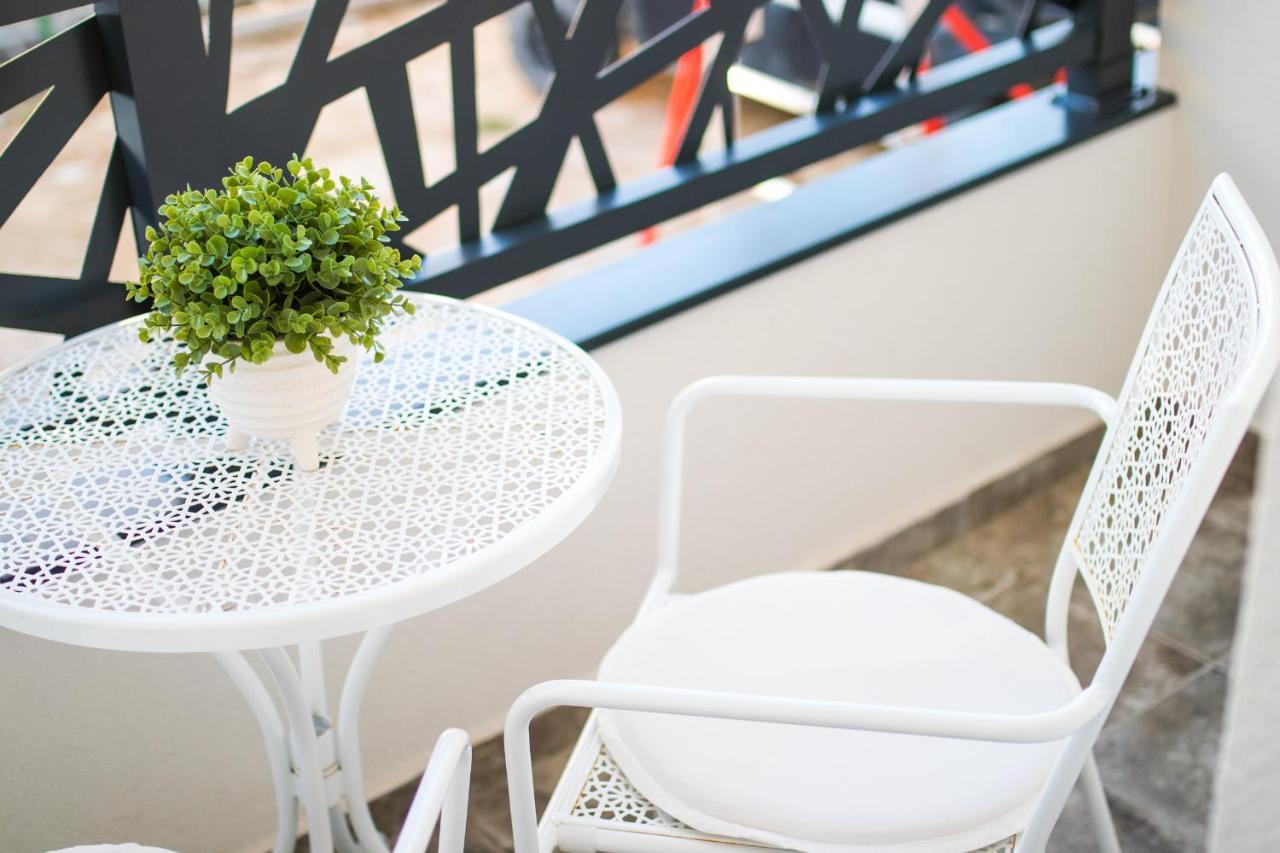 Apartments Flowers คิร์ก ภายนอก รูปภาพ