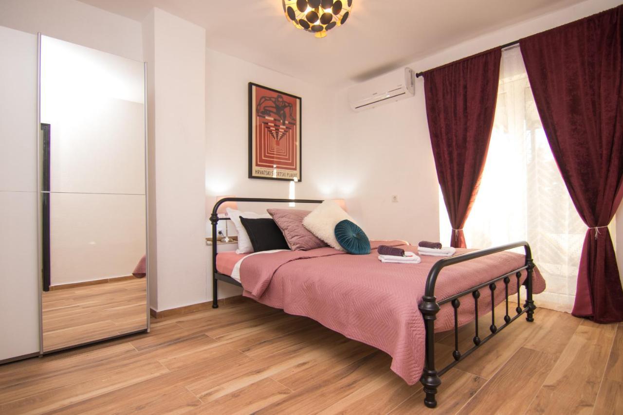 Apartments Flowers คิร์ก ภายนอก รูปภาพ
