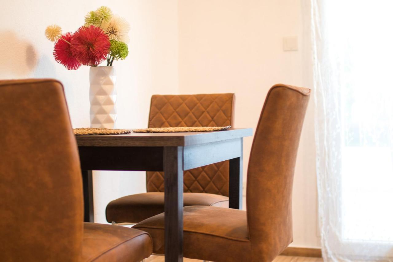 Apartments Flowers คิร์ก ภายนอก รูปภาพ