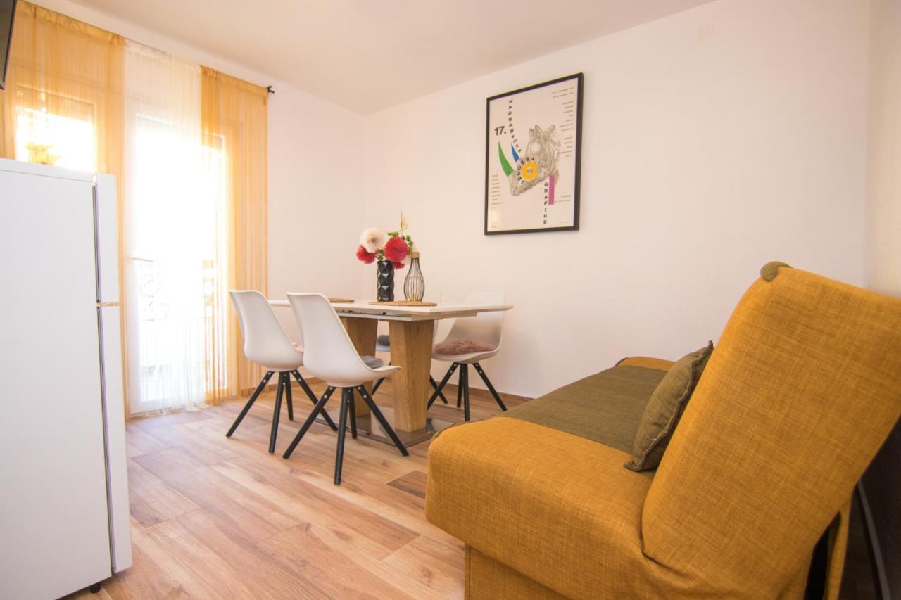 Apartments Flowers คิร์ก ภายนอก รูปภาพ