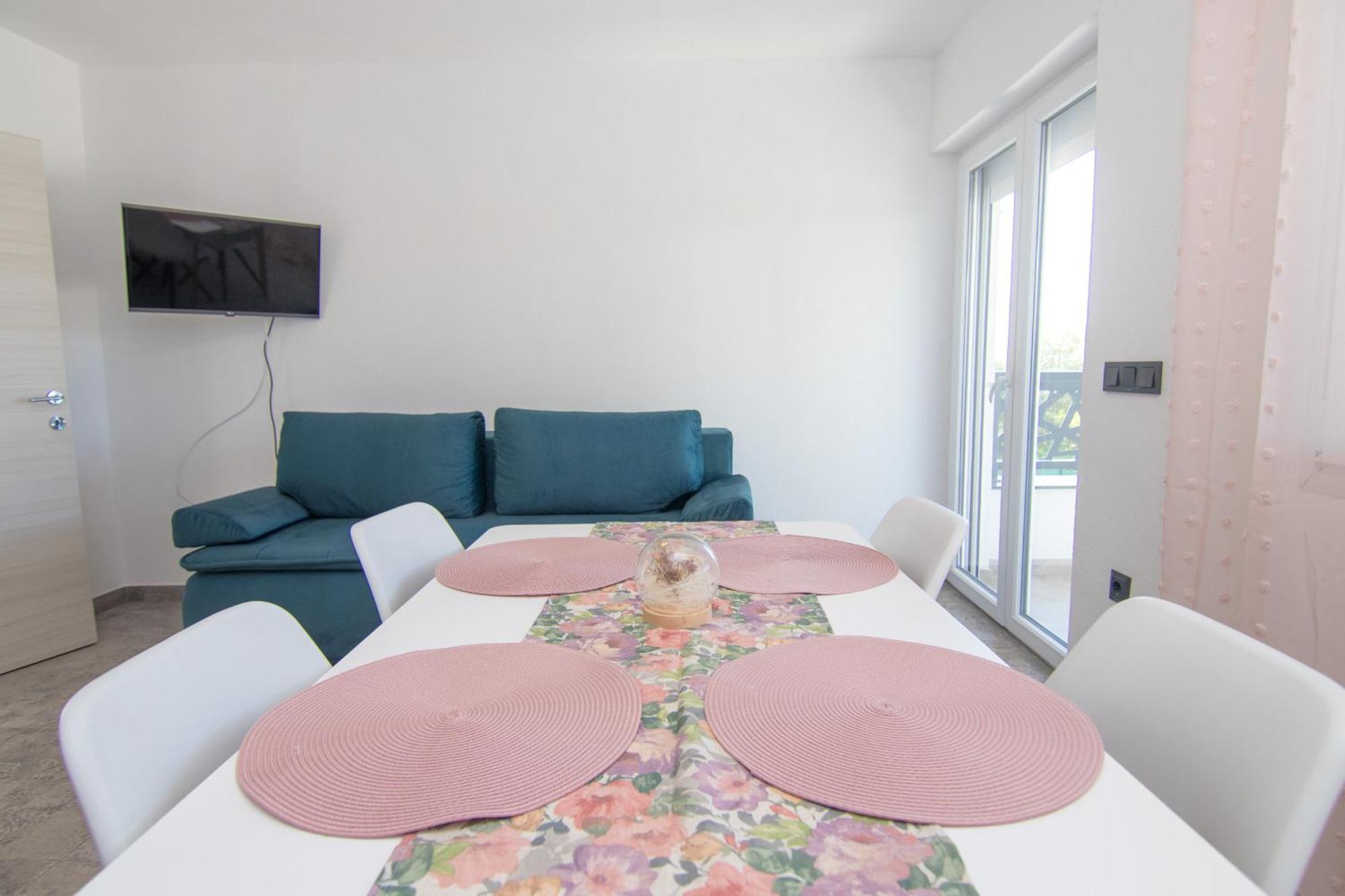 Apartments Flowers คิร์ก ภายนอก รูปภาพ