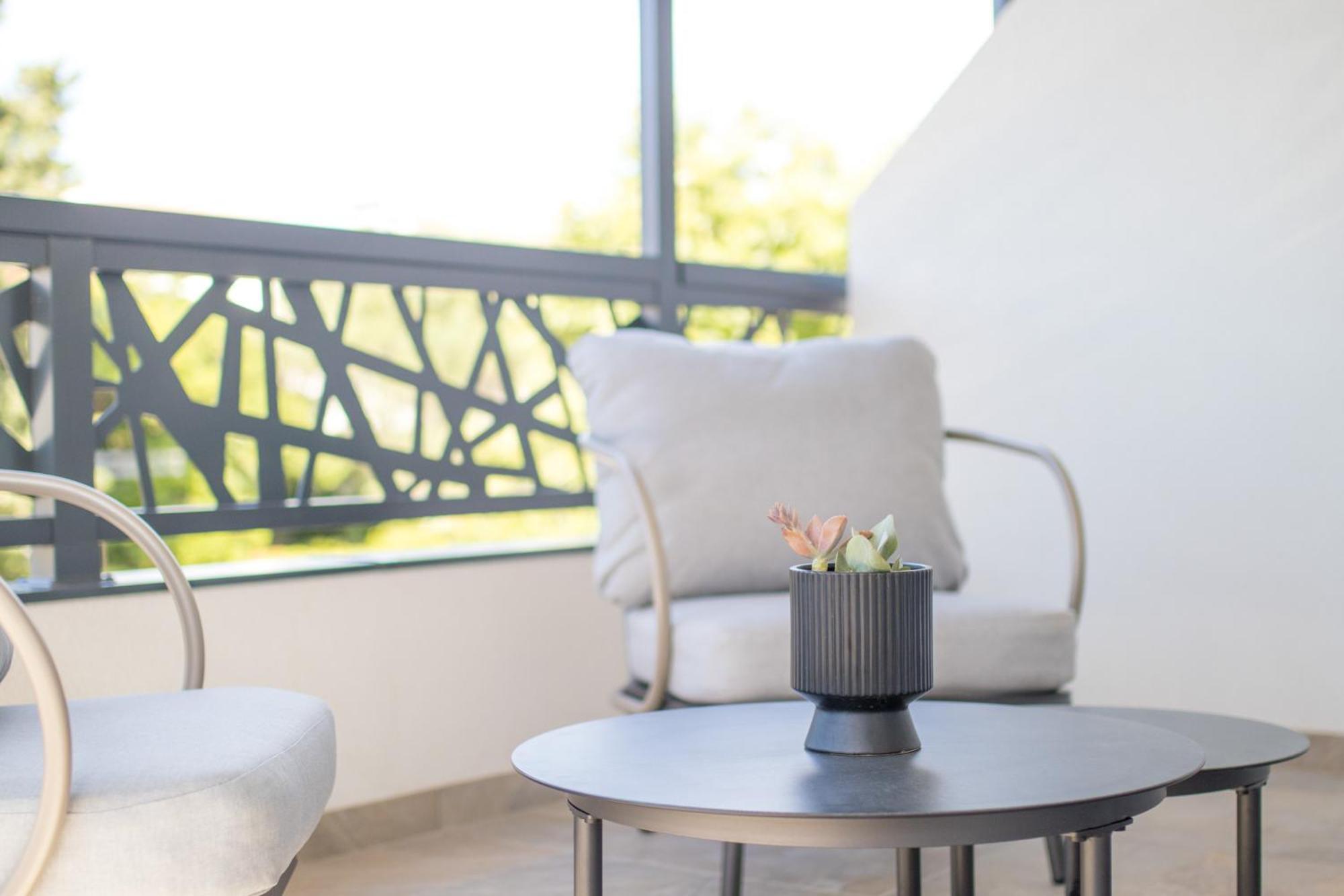 Apartments Flowers คิร์ก ภายนอก รูปภาพ