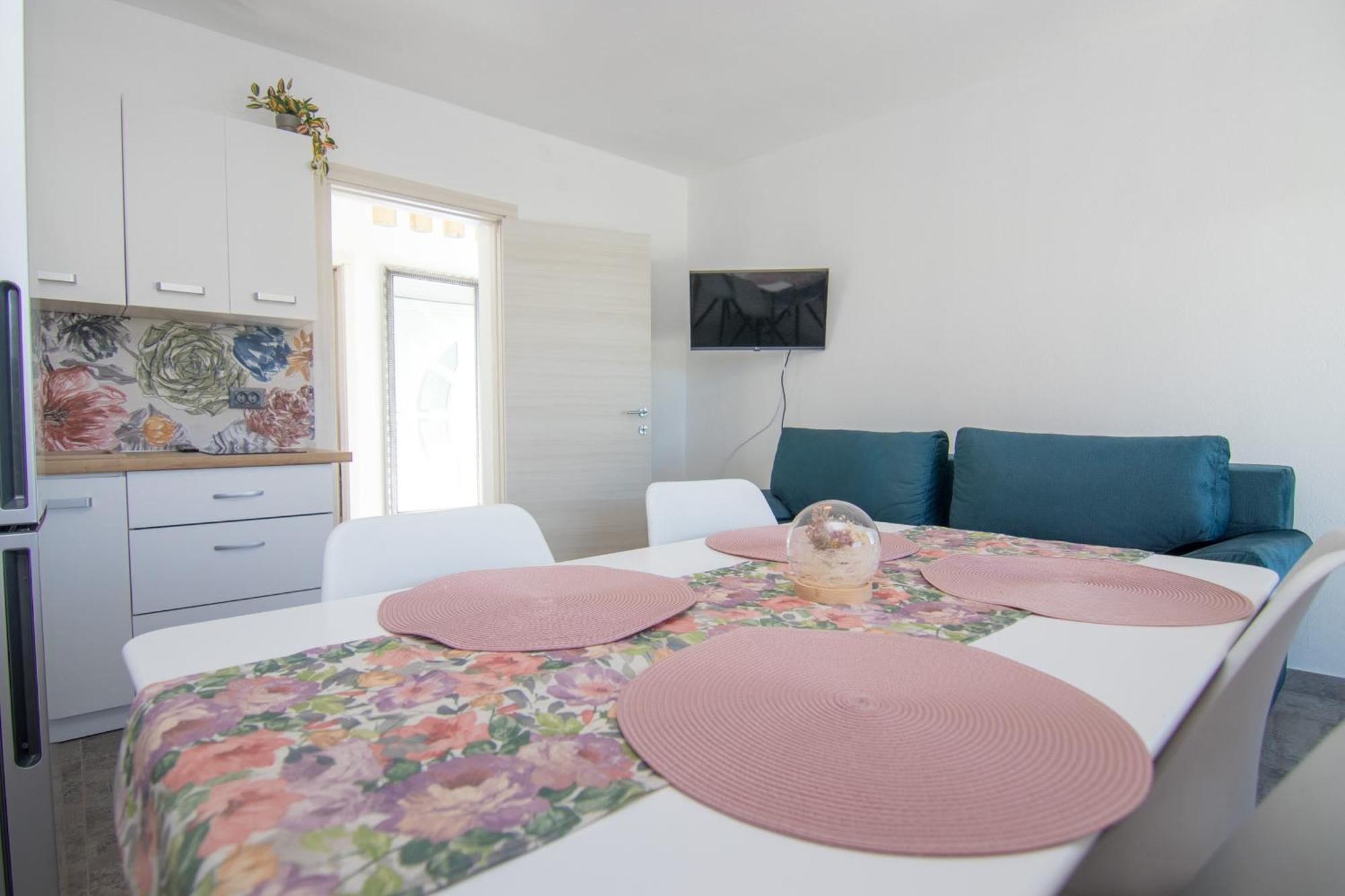 Apartments Flowers คิร์ก ภายนอก รูปภาพ
