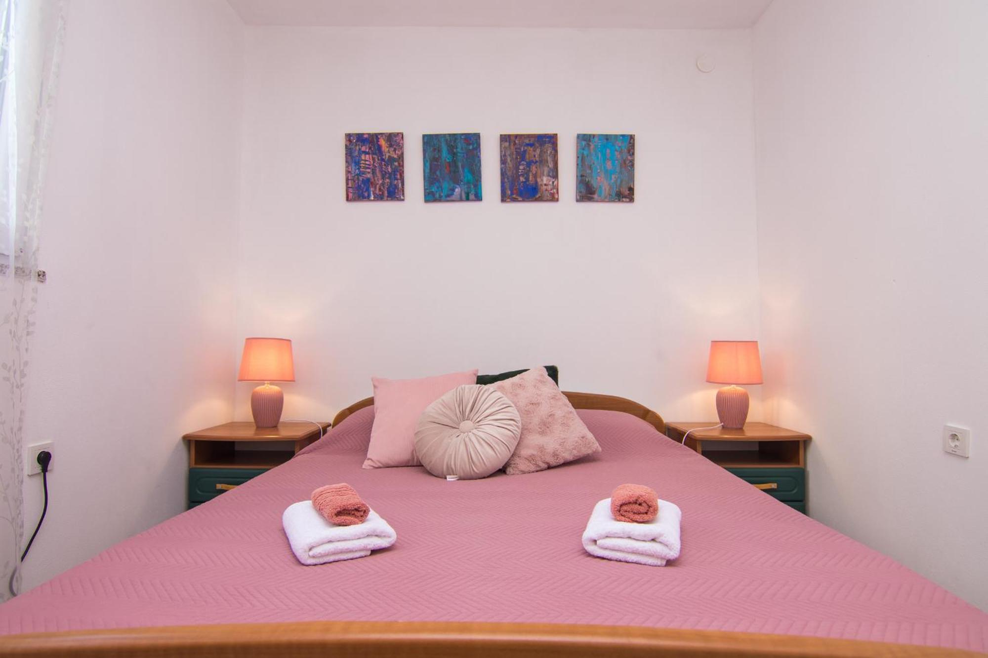 Apartments Flowers คิร์ก ภายนอก รูปภาพ