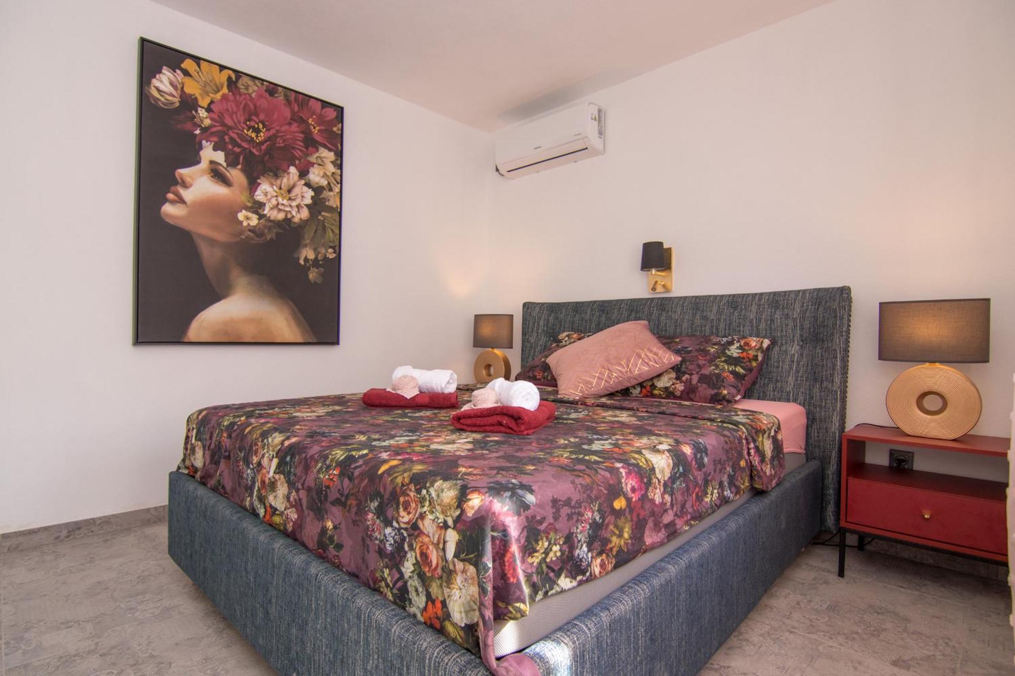 Apartments Flowers คิร์ก ภายนอก รูปภาพ