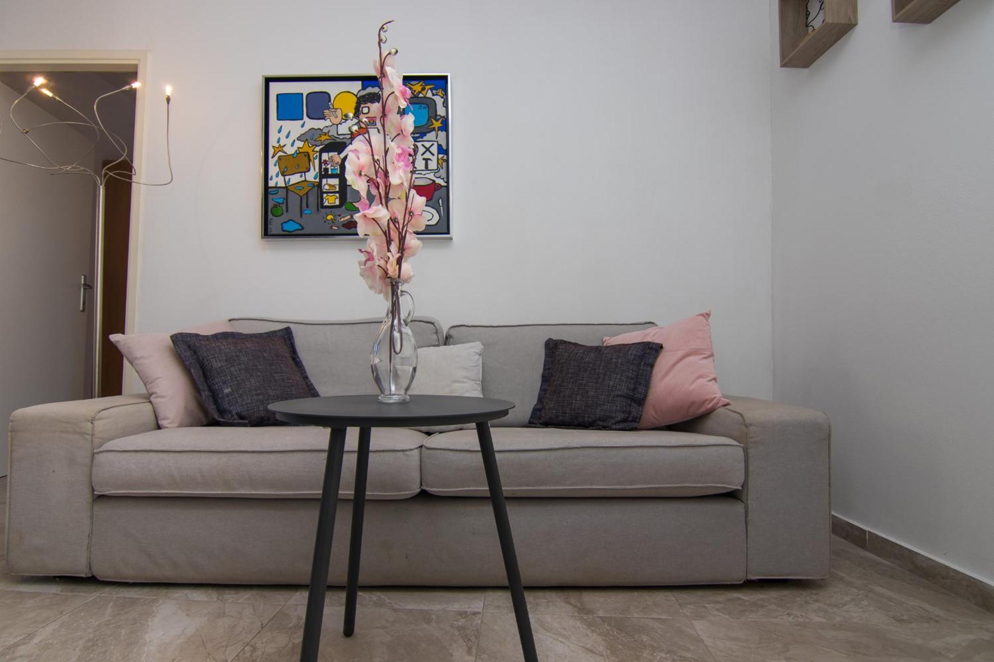 Apartments Flowers คิร์ก ภายนอก รูปภาพ
