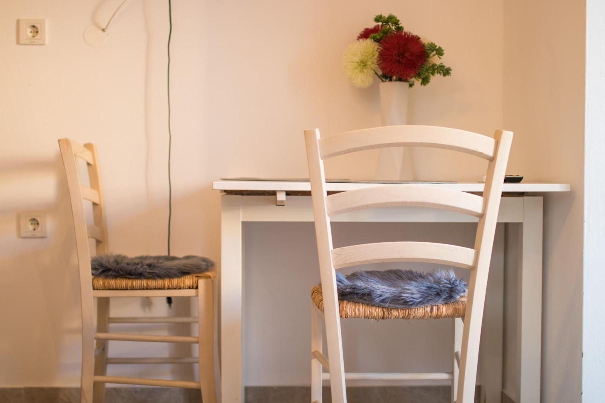 Apartments Flowers คิร์ก ภายนอก รูปภาพ